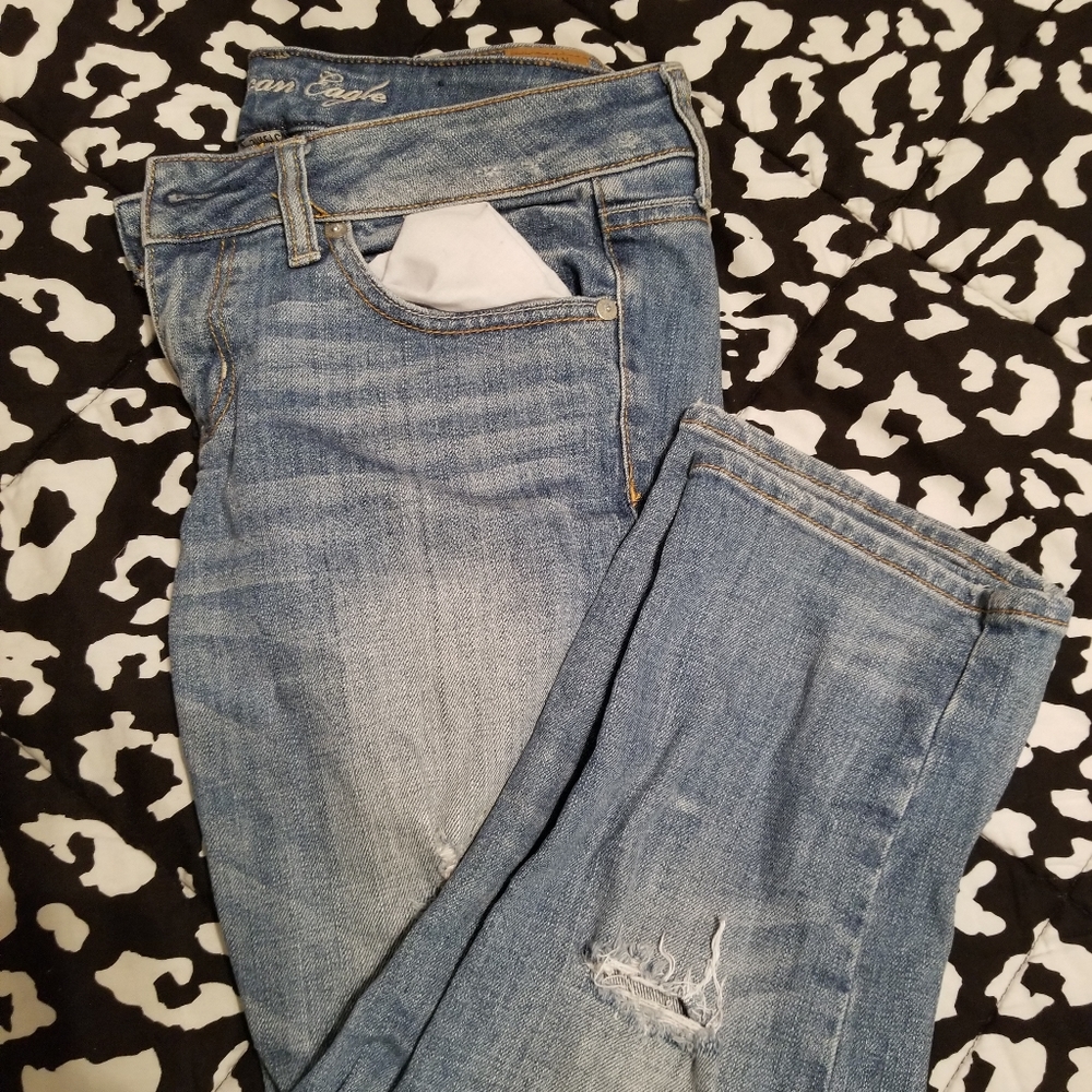 AE distressed, low-rise capri jeans